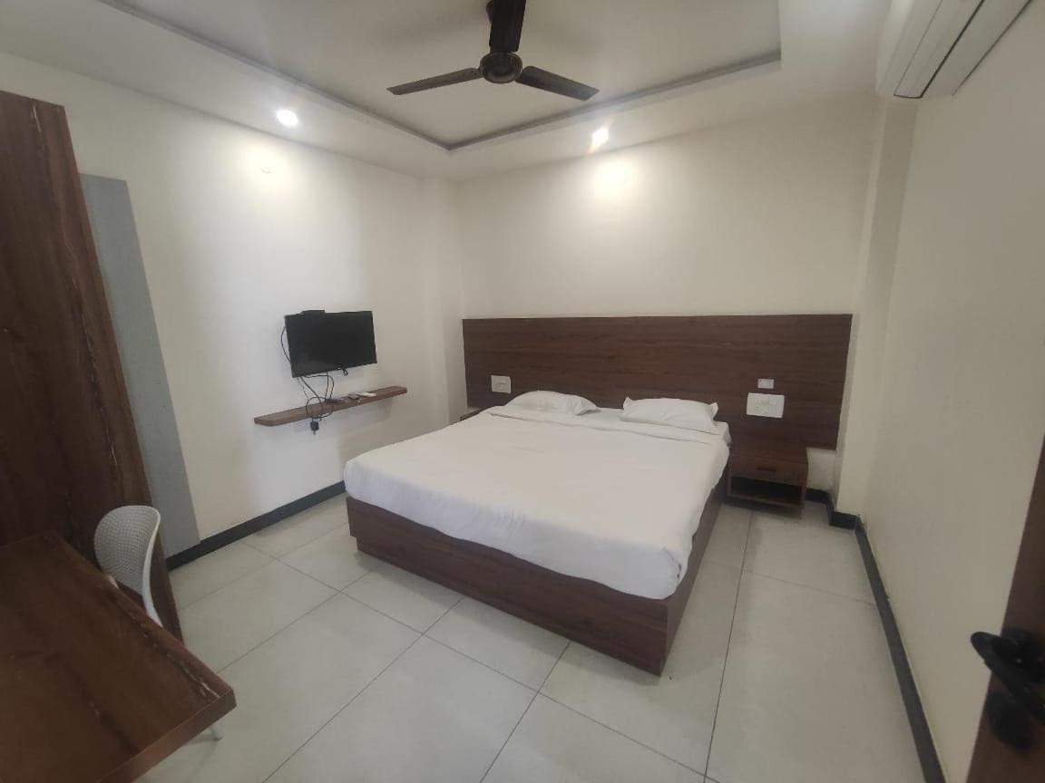 Super Townhouse Shivamogga Formerly Karthik Bhavan Екстериор снимка